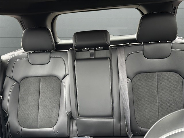 Jeep Grand Cherokee Vehicle Full-screen Gallery Image 9