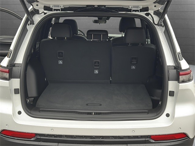 Jeep Grand Cherokee Vehicle Full-screen Gallery Image 11