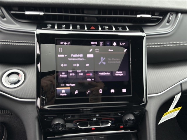 Jeep Grand Cherokee Vehicle Full-screen Gallery Image 15