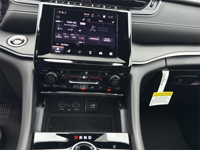 Jeep Grand Cherokee Vehicle Full-screen Gallery Image 16