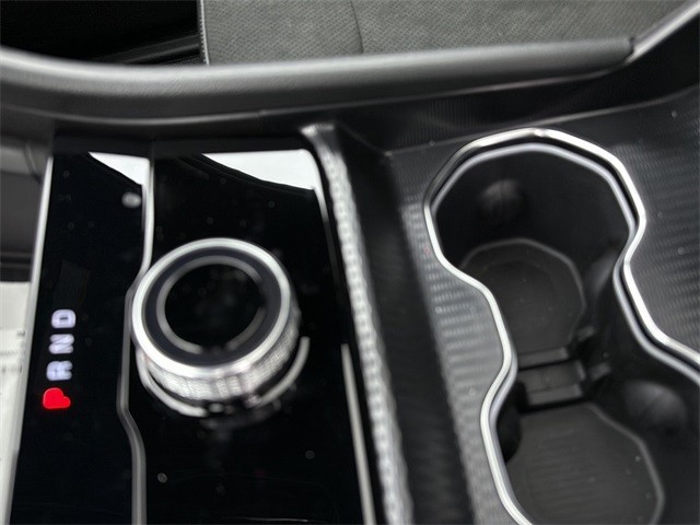 Jeep Grand Cherokee Vehicle Full-screen Gallery Image 17