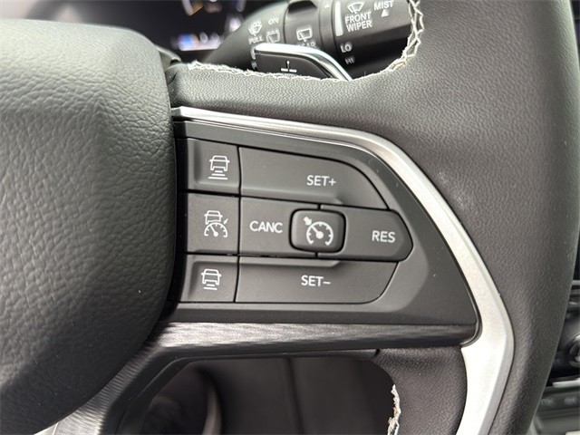 Jeep Grand Cherokee Vehicle Full-screen Gallery Image 19