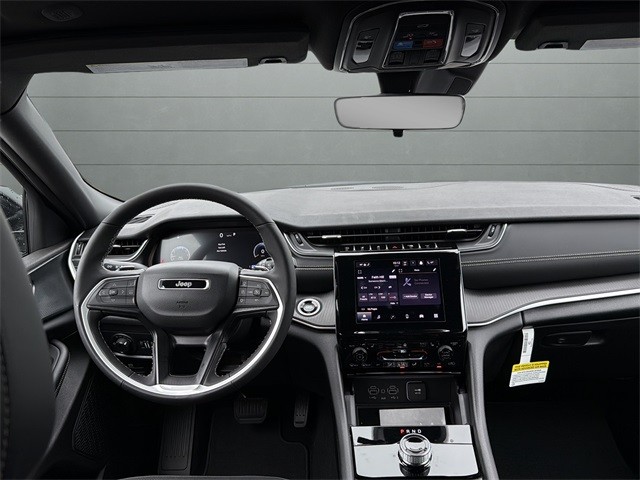 Jeep Grand Cherokee Vehicle Full-screen Gallery Image 26