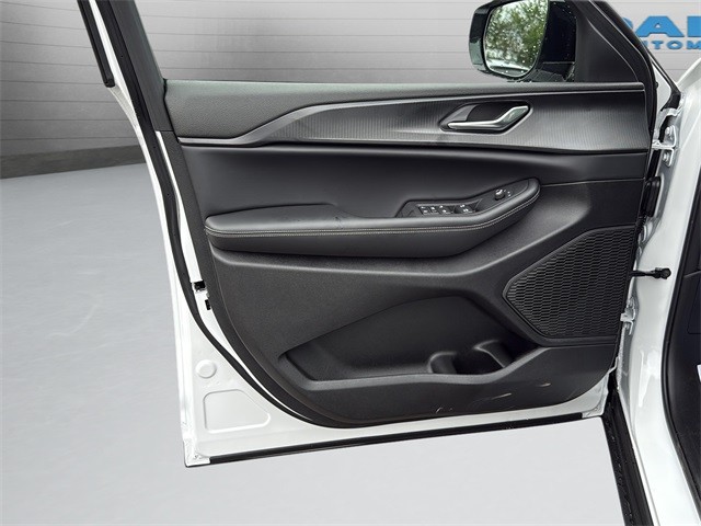 Jeep Grand Cherokee Vehicle Full-screen Gallery Image 27