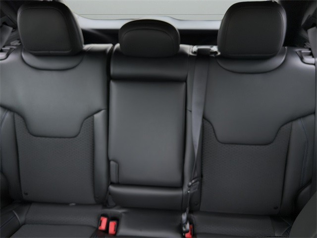 Jeep Compass Vehicle Full-screen Gallery Image 9