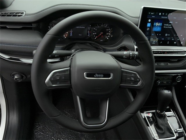 Jeep Compass Vehicle Full-screen Gallery Image 10