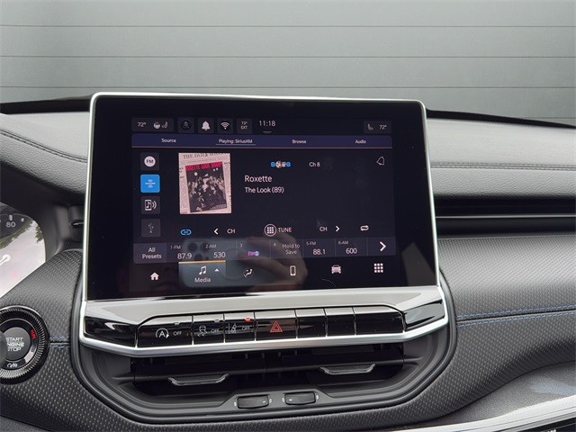 Jeep Compass Vehicle Full-screen Gallery Image 16