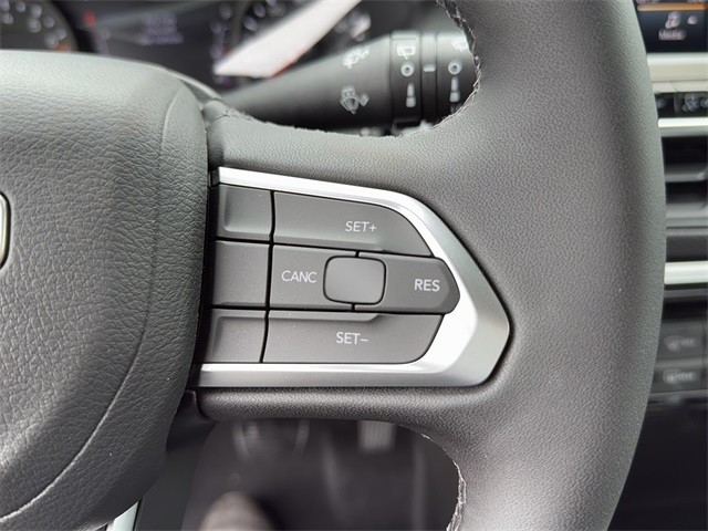 Jeep Compass Vehicle Full-screen Gallery Image 18