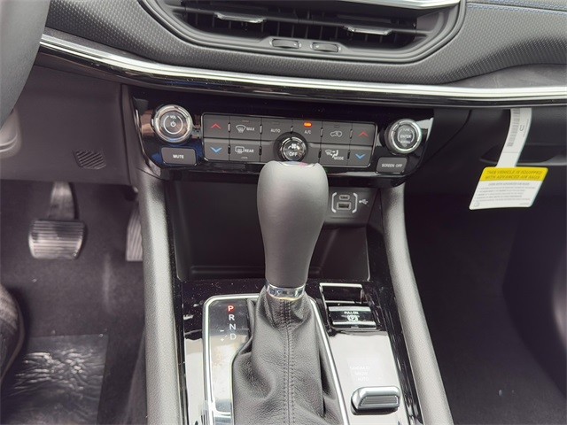 Jeep Compass Vehicle Full-screen Gallery Image 19