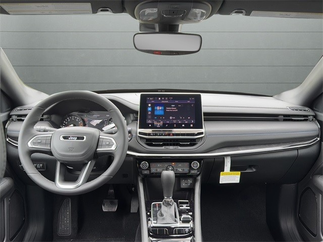 Jeep Compass Vehicle Full-screen Gallery Image 23