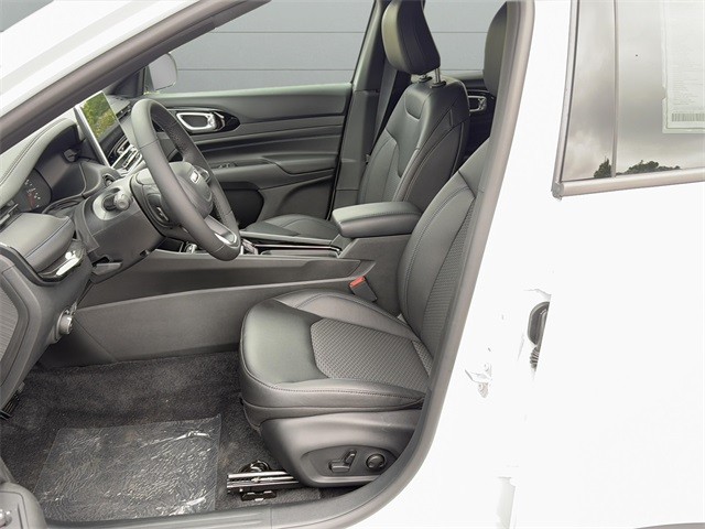 Jeep Compass Vehicle Full-screen Gallery Image 25