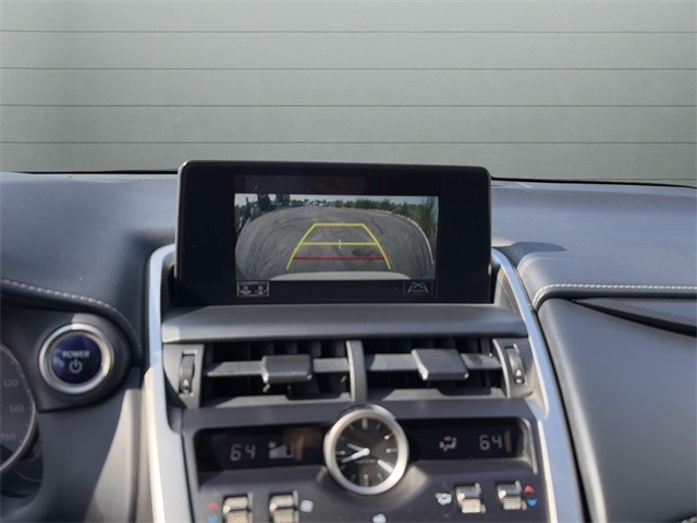 Lexus NX Vehicle Full-screen Gallery Image 15