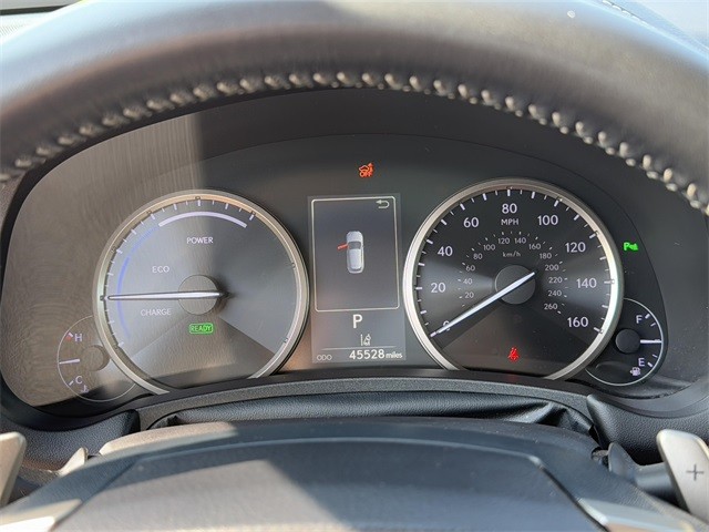 Lexus NX Vehicle Full-screen Gallery Image 24