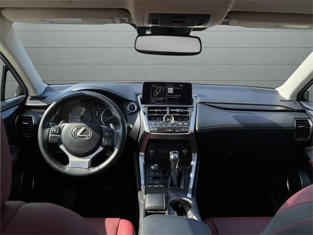 Lexus NX Vehicle Full-screen Gallery Image 25