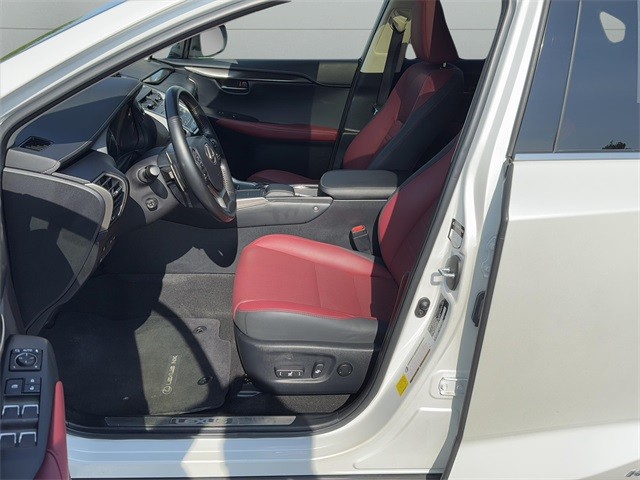 Lexus NX Vehicle Full-screen Gallery Image 27