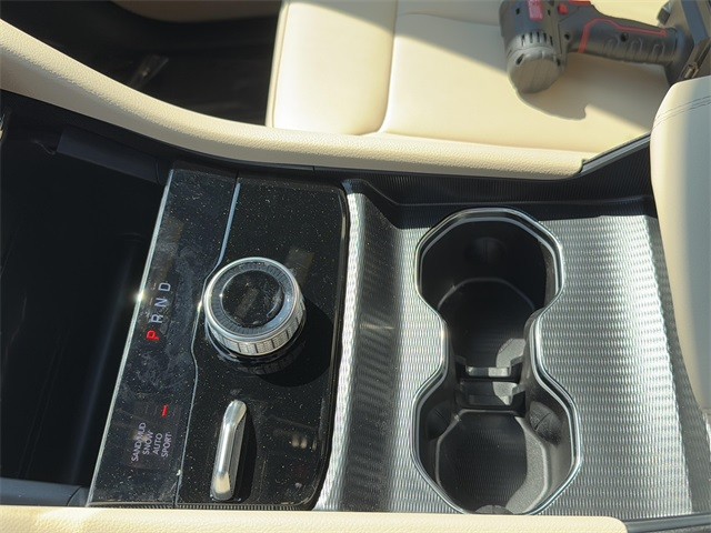 Jeep Grand Cherokee Vehicle Full-screen Gallery Image 12