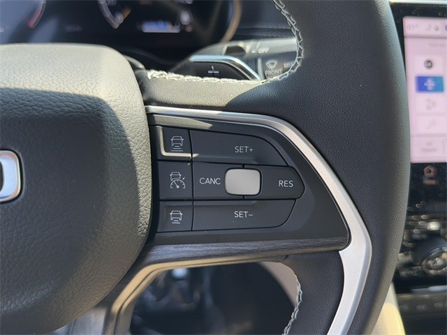 Jeep Grand Cherokee Vehicle Full-screen Gallery Image 15