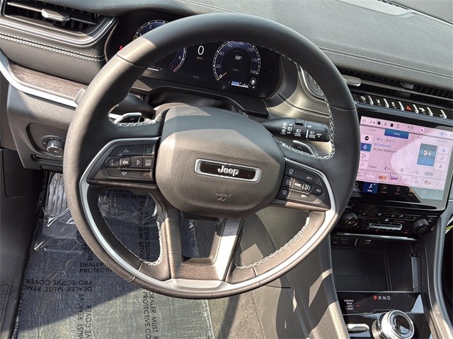 Jeep Grand Cherokee Vehicle Full-screen Gallery Image 8