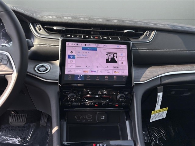 Jeep Grand Cherokee Vehicle Full-screen Gallery Image 19