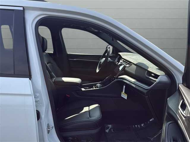 Jeep Grand Cherokee Vehicle Full-screen Gallery Image 20