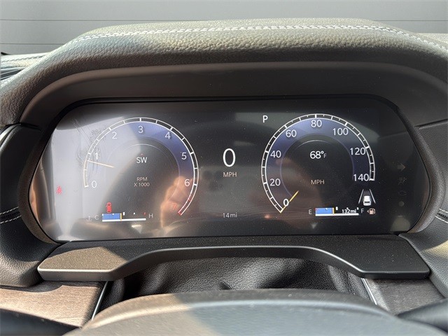 Jeep Grand Cherokee Vehicle Full-screen Gallery Image 23