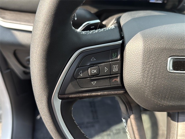 Jeep Grand Cherokee Vehicle Full-screen Gallery Image 27