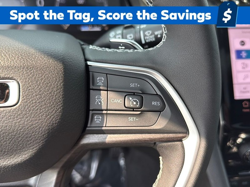 Jeep Grand Cherokee Vehicle Full-screen Gallery Image 12