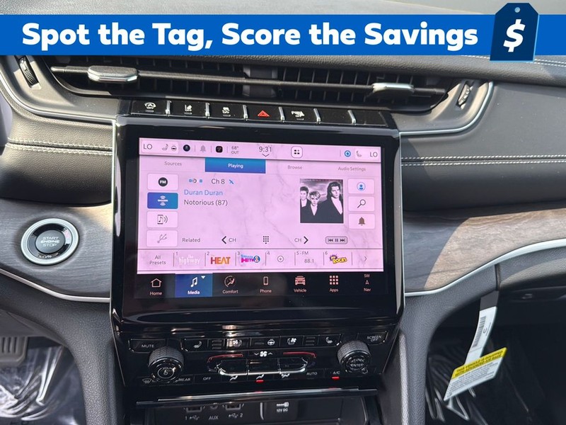 Jeep Grand Cherokee Vehicle Full-screen Gallery Image 16