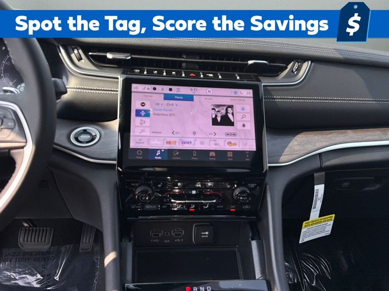 Jeep Grand Cherokee Vehicle Full-screen Gallery Image 19