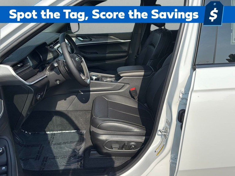 Jeep Grand Cherokee Vehicle Full-screen Gallery Image 26