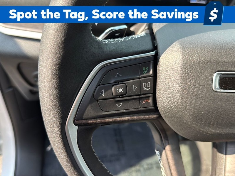 Jeep Grand Cherokee Vehicle Full-screen Gallery Image 27