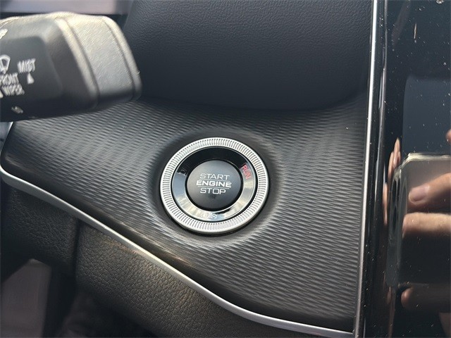 Jeep Grand Cherokee Vehicle Full-screen Gallery Image 12