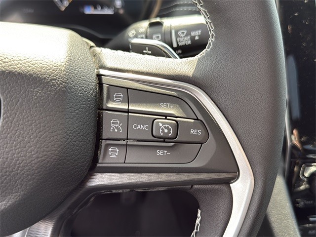 Jeep Grand Cherokee Vehicle Full-screen Gallery Image 17