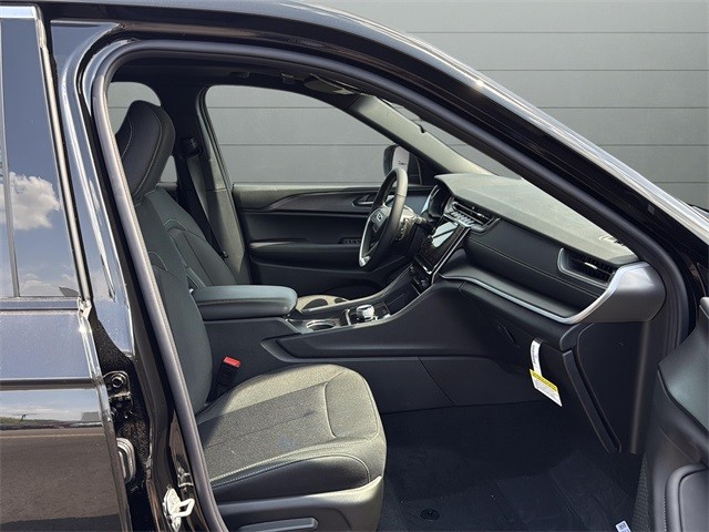 Jeep Grand Cherokee Vehicle Full-screen Gallery Image 21