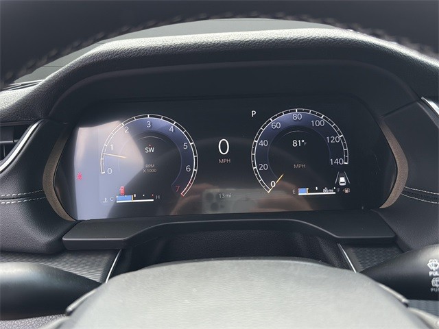 Jeep Grand Cherokee Vehicle Full-screen Gallery Image 23