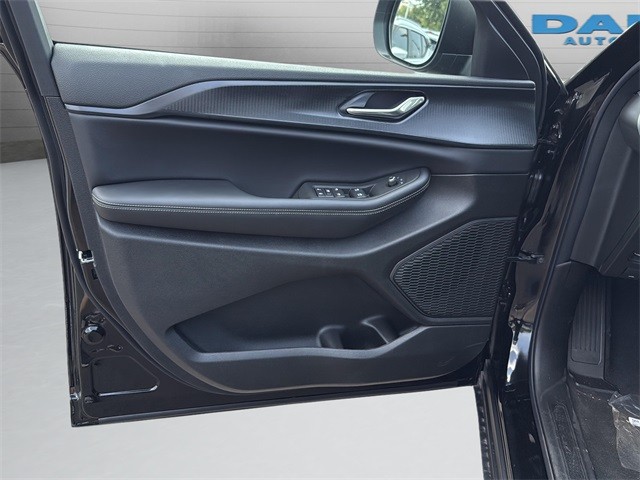 Jeep Grand Cherokee Vehicle Full-screen Gallery Image 25