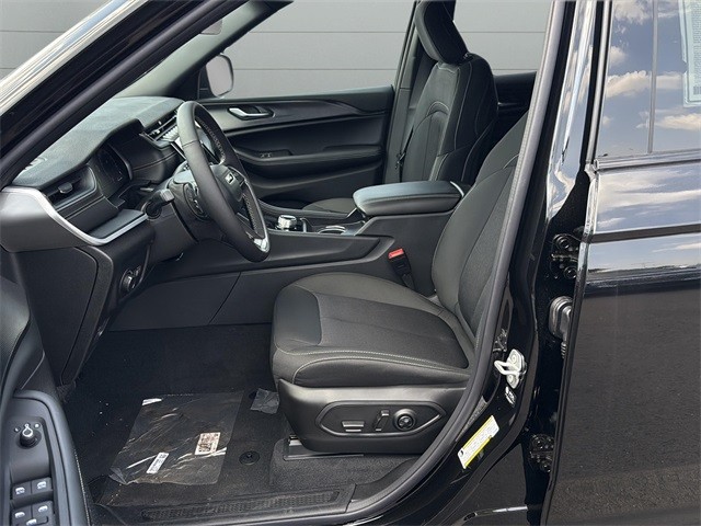 Jeep Grand Cherokee Vehicle Full-screen Gallery Image 26