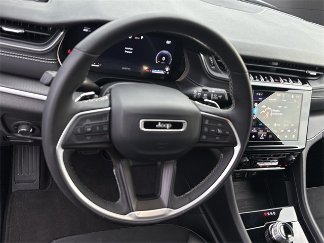 Jeep Grand Cherokee L Vehicle Full-screen Gallery Image 10