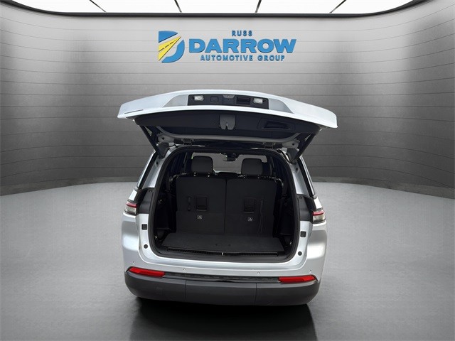 Jeep Grand Cherokee L Vehicle Full-screen Gallery Image 12