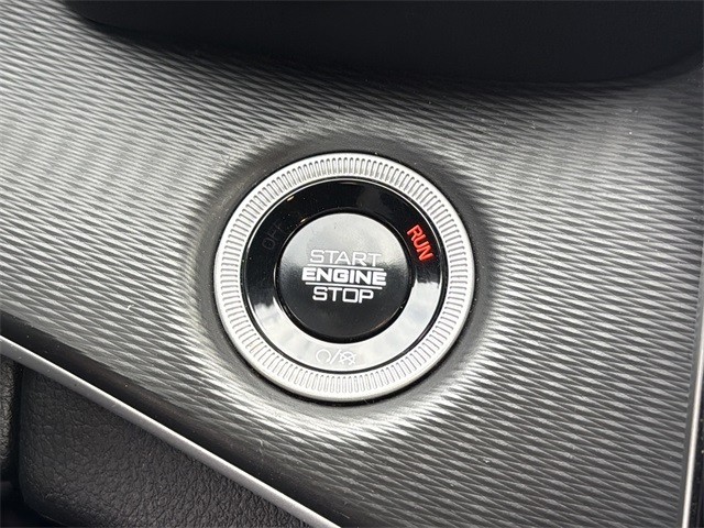 Jeep Grand Cherokee L Vehicle Full-screen Gallery Image 13