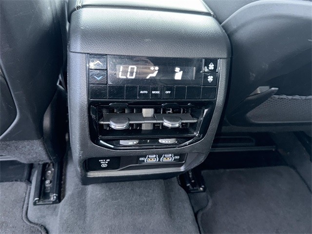 Jeep Grand Cherokee L Vehicle Full-screen Gallery Image 21