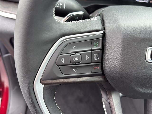 Jeep Grand Cherokee Vehicle Full-screen Gallery Image 9