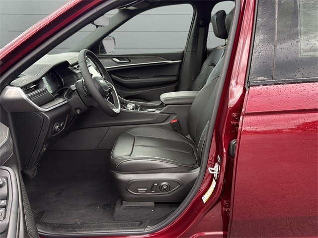 Jeep Grand Cherokee Vehicle Full-screen Gallery Image 10