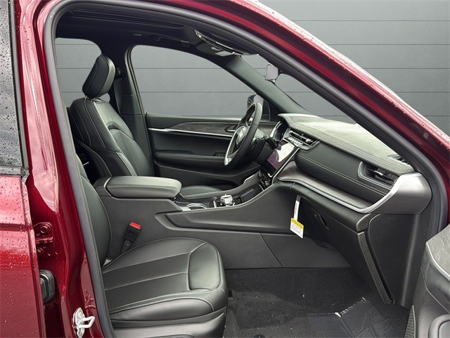 Jeep Grand Cherokee Vehicle Full-screen Gallery Image 15