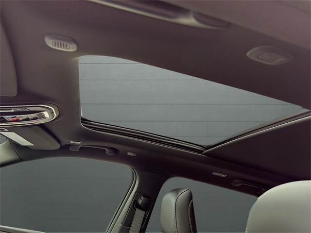 Jeep Grand Cherokee Vehicle Full-screen Gallery Image 16