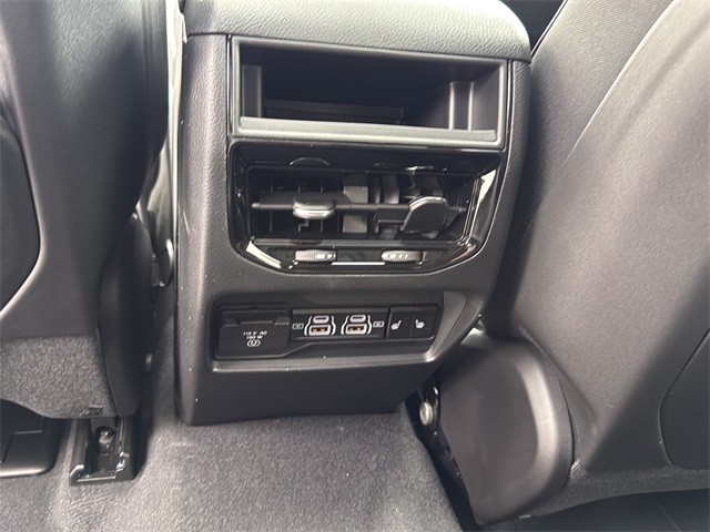 Jeep Grand Cherokee Vehicle Full-screen Gallery Image 18