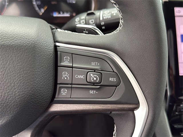 Jeep Grand Cherokee Vehicle Full-screen Gallery Image 19