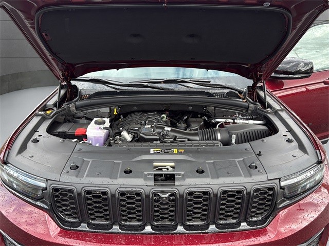 Jeep Grand Cherokee Vehicle Full-screen Gallery Image 20