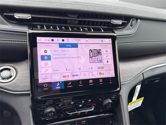 Jeep Grand Cherokee Vehicle Full-screen Gallery Image 21