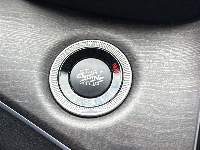 Jeep Grand Cherokee Vehicle Full-screen Gallery Image 24